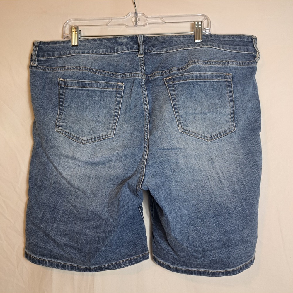 Torrid Denim Shorts Size 22 stretch Bermuda Women's Plus Cotton Spandex Blend - Picture 2 of 9